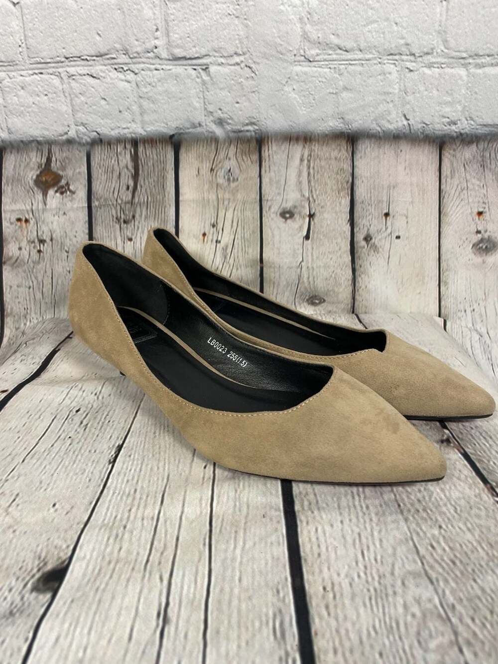 Lovely Beauty “Red Bottom” Tan Suede Pointed Toe Kitten Heel Size 41/US 10